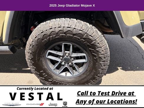 Used 2025 Jeep Gladiator Mojave AWD/4WD image 12