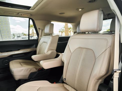 Used 2024 Ford Expedition Limited image 27