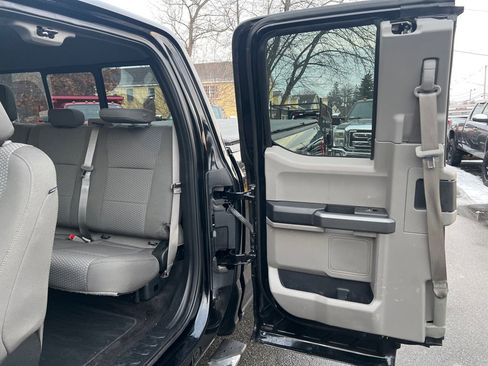 Used 2018 Ford F150 XLT w/ Equipment Group 302A Luxury image 11