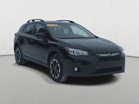 Used 2022 Subaru Crosstrek 2.0i Premium image 3