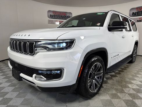 Used 2024 Jeep Wagoneer L Series II w/ Flexible Seating Group RWD image 8