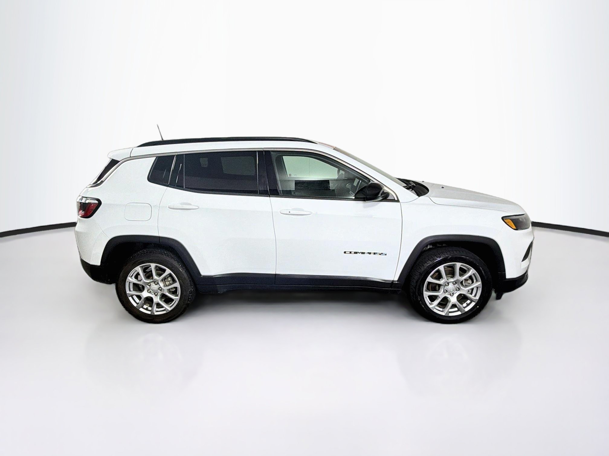Used 2023 Jeep Compass Latitude AWD/4WD image 10
