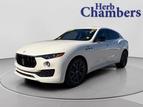 Used 2024 Maserati Levante GT Ultima image 11