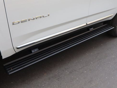 New 2026 GMC Yukon Denali w/ Sun & Power Step Package image 8