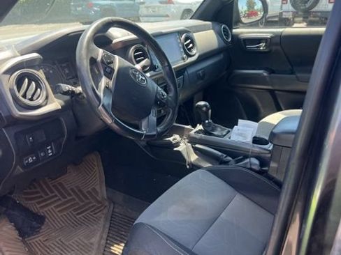 Certified 2022 Toyota Tacoma TRD Off-Road w/ Technology Package AWD/4WD image 4