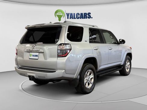 Used 2016 Toyota 4Runner SR5 AWD/4WD image 5
