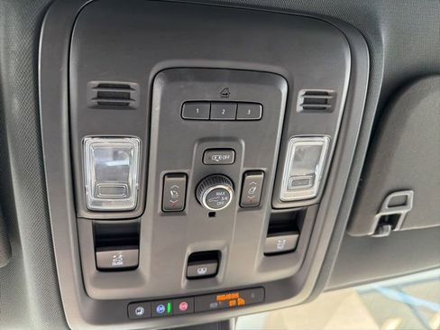 Used 2021 Chevrolet Tahoe Premier w/ Premium Package image 29