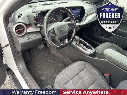 Used 2024 Chevrolet Trax RS FWD image 13