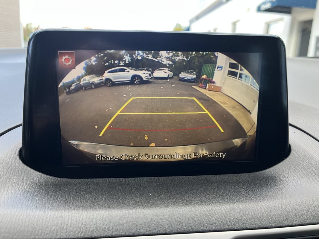 Used 2017 MAZDA MAZDA3 Touring FWD image 10