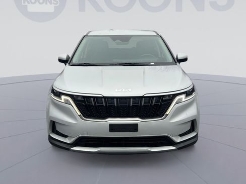 Used 2023 Kia Carnival LX image 11