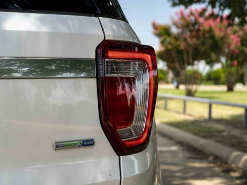 Used 2018 Ford Explorer Platinum AWD/4WD image 13