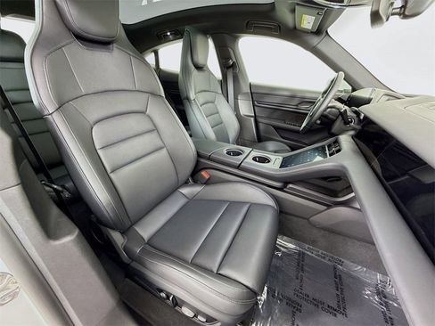 Used 2024 Porsche Taycan image 30
