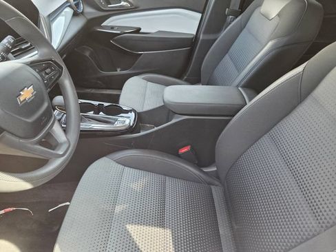 Used 2025 Chevrolet Trax LT FWD image 14