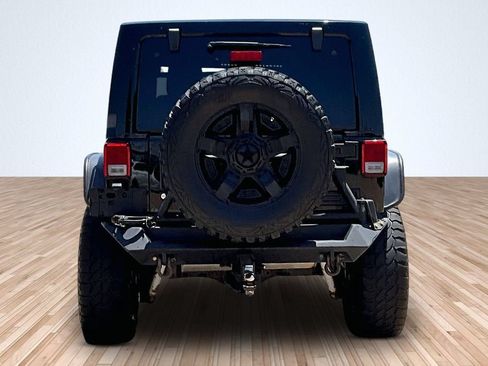 Used 2012 Jeep Wrangler Unlimited Sahara AWD/4WD image 4