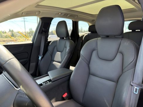 Used 2025 Volvo XC60 B5 Plus AWD/4WD image 19