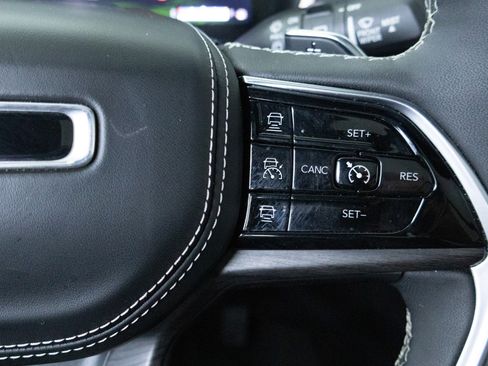 Used 2023 Jeep Grand Cherokee Overland AWD/4WD image 20