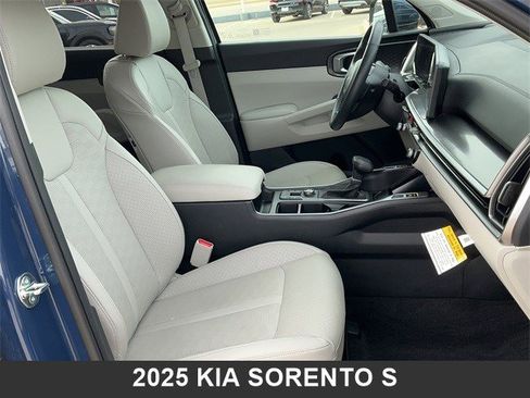 Certified 2025 Kia Sorento S image 17