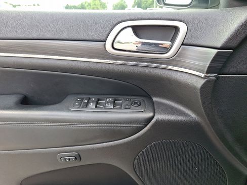 Used 2020 Jeep Grand Cherokee Limited image 12