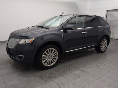 Used 2013 Lincoln MKX FWD image 2