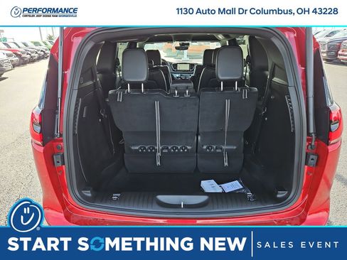 New 2026 Chrysler Pacifica Select image 11