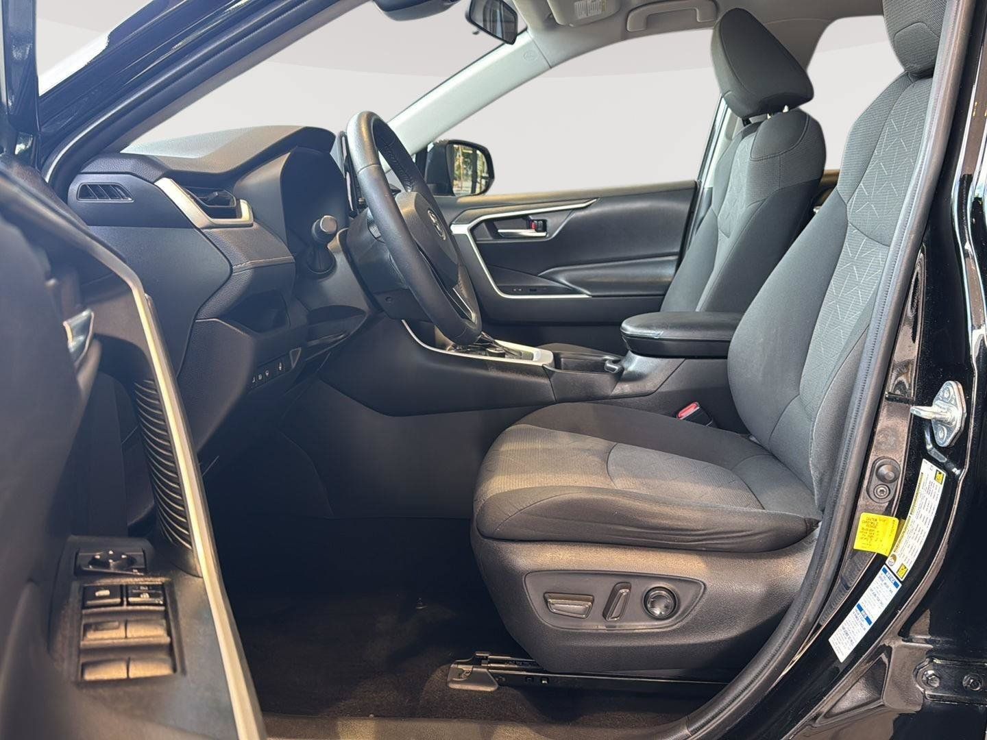 Used 2020 Toyota RAV4 XLE w/ XLE Grade Weather Package AWD/4WD image 11