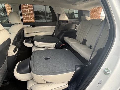 Used 2023 Hyundai Palisade Calligraphy image 15