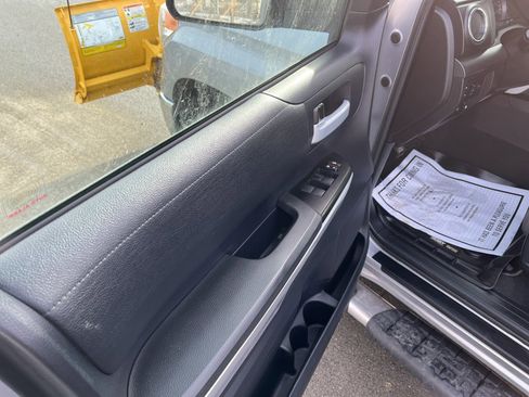 Used 2016 Toyota Tundra SR5 image 8