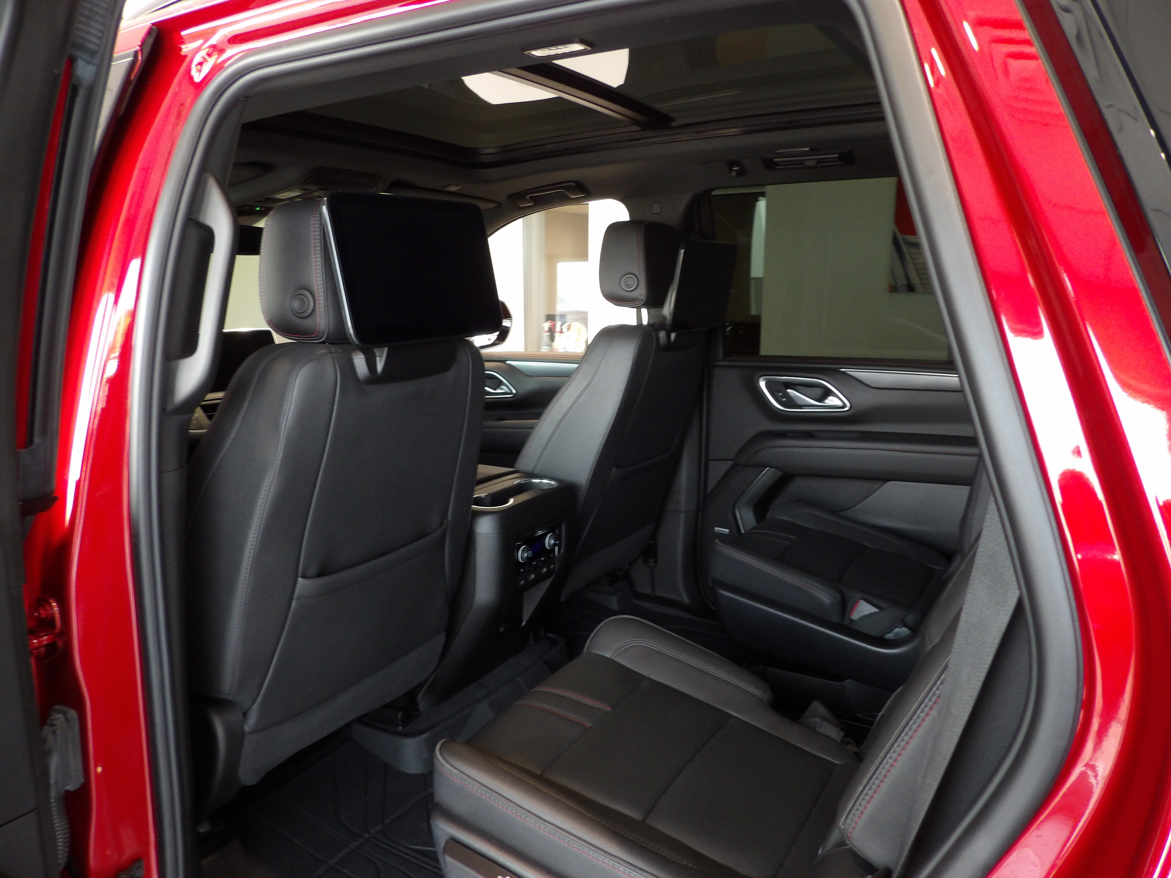 Used 2023 Chevrolet Tahoe RST w/ Luxury Package AWD/4WD image 19