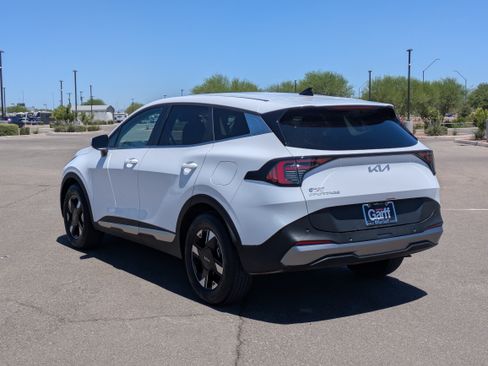 Certified 2026 Kia Sportage LX FWD image 3