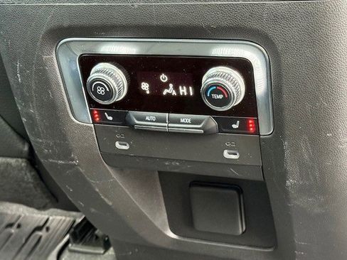 Used 2022 GMC Yukon Denali w/ Advanced Technology Package image 18