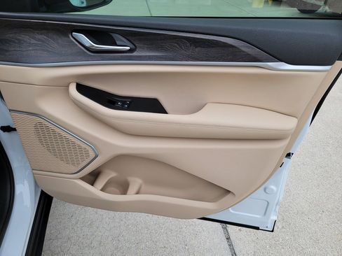 New 2026 Jeep Grand Cherokee L Limited AWD/4WD image 10