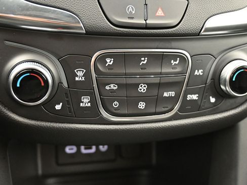 Used 2024 Chevrolet Equinox LT AWD/4WD image 19