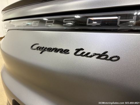 Used 2022 Porsche Cayenne Turbo AWD/4WD image 3