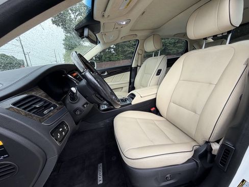 Used 2014 Hyundai Equus Signature RWD image 5