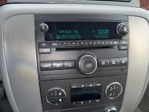 Used 2011 GMC Yukon XL 2500 SLT w/ SLT-2 Equipment Package image 48