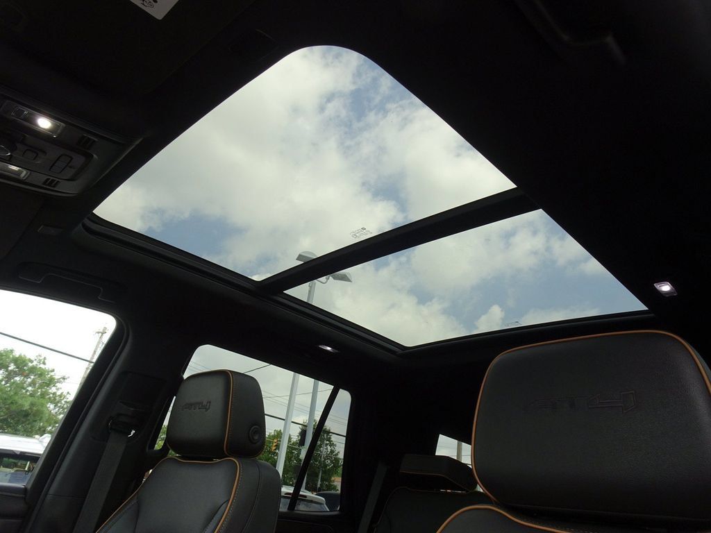 Used 2023 GMC Yukon AT4 w/ AT4 Premium Package AWD/4WD image 11