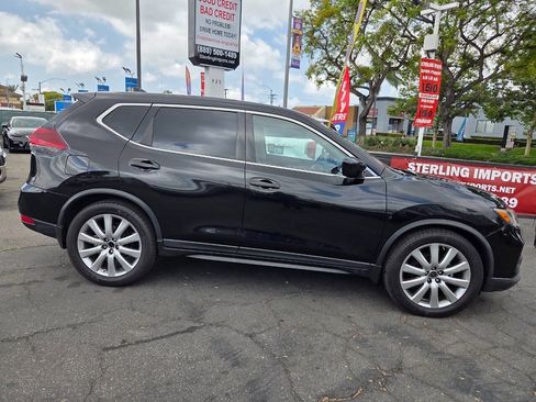Used 2018 Nissan Rogue S FWD image 7