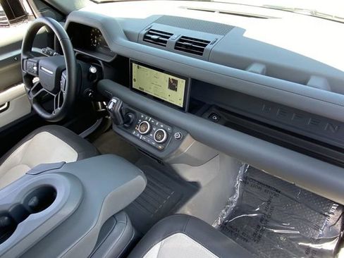 Used 2024 Land Rover Defender 110 X-Dynamic SE AWD/4WD image 12