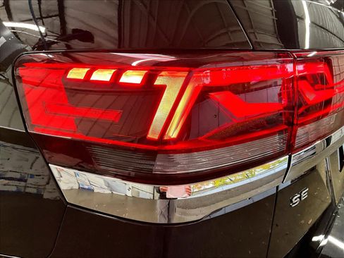 Used 2025 Volkswagen Atlas SE w/ Black Wheel Package image 30