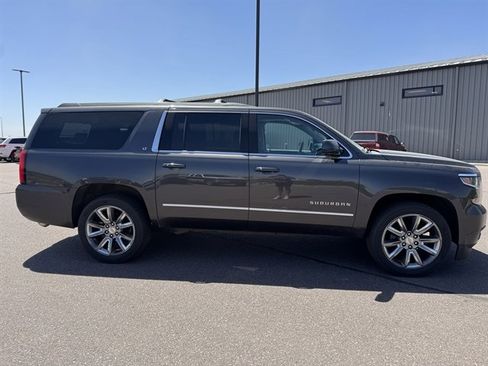Used 2018 Chevrolet Suburban LT w/ LT Signature Package AWD/4WD image 4