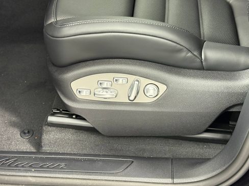 Certified 2026 Porsche Macan AWD/4WD image 15