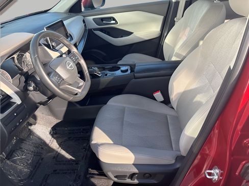 Used 2025 Nissan Rogue SV image 44