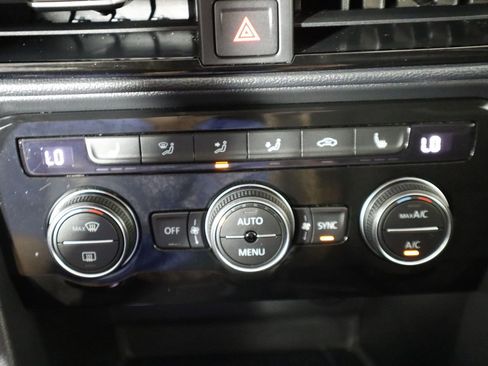 Used 2024 Volkswagen Taos SE image 45