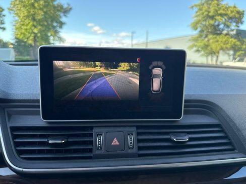 Used 2019 Audi Q5 2.0T Premium Plus w/ Premium Plus Package AWD/4WD image 16