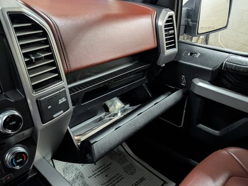 Used 2018 Ford F150 Platinum w/ Equipment Group 701A Luxury image 23