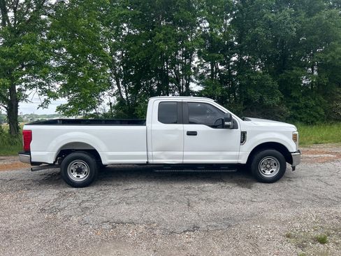 Used 2018 Ford F250 XLT w/ Camper Package RWD image 6