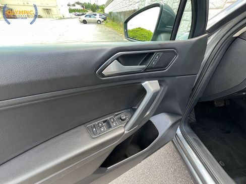 Used 2018 Volkswagen Tiguan SE FWD image 35