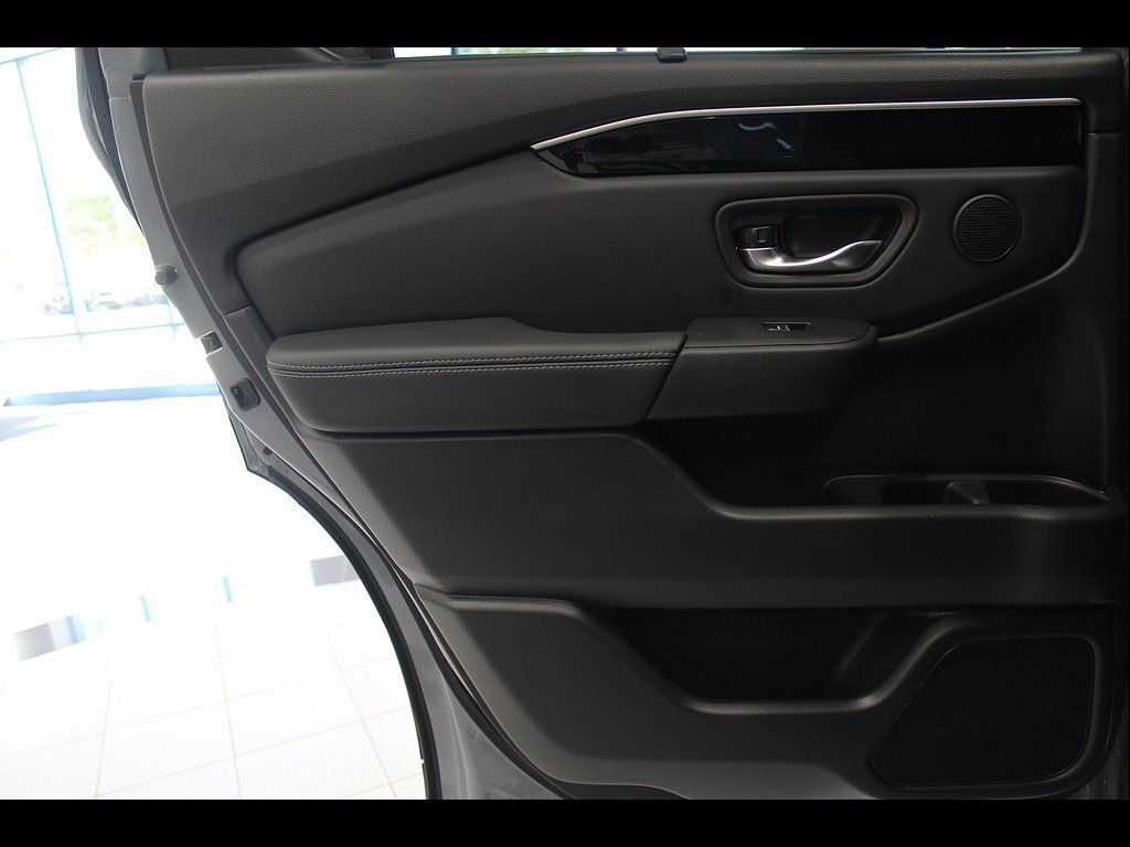 Certified 2025 Honda Pilot Touring image 18