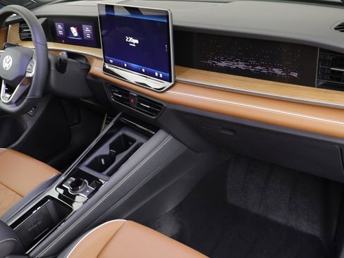 New 2026 Volkswagen Tiguan SEL R-Line image 22