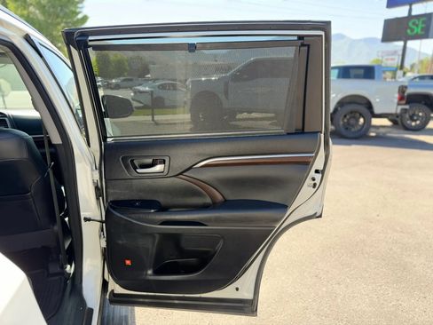 Used 2015 Toyota Highlander Limited AWD/4WD image 16